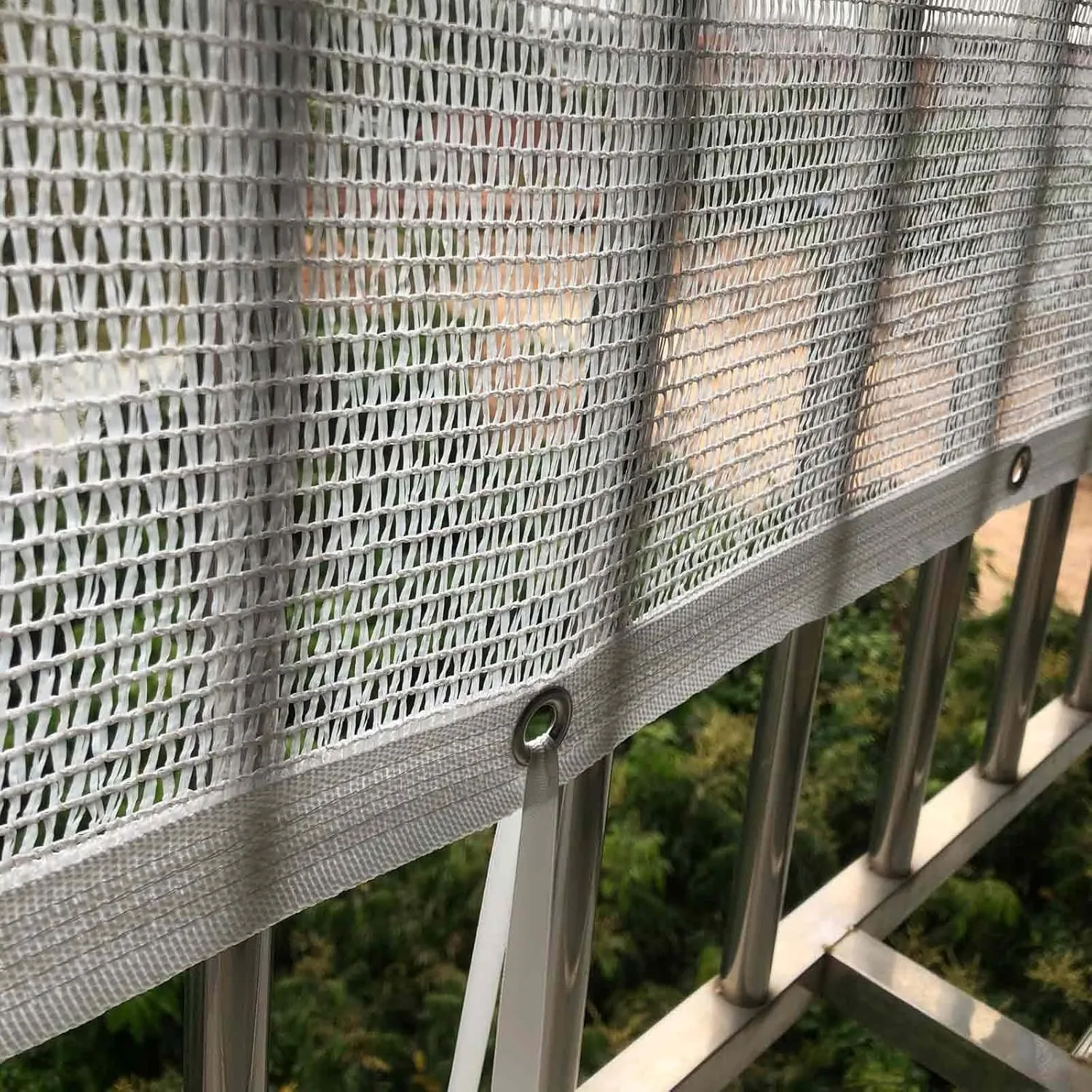 30% Sunblock Shade Cloth Garden Shade Mesh Tarp with Eyelets and Ropes UV Resistant Sunblock Shade Cloth for Garden, Pergola, Patio Plants, Greenhouse，Outdoor(2x4.0m/6.6x13ft)