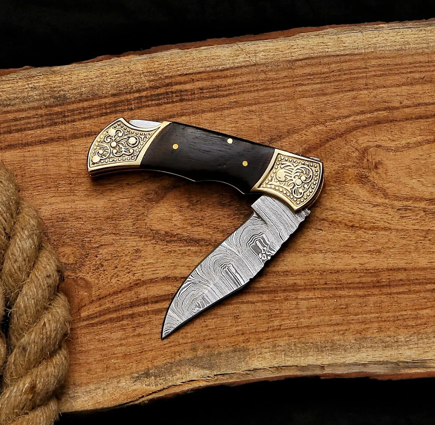 Handmade Damascus Pocket knife for Men - Damascus Folding Knife - Hunting Knife with Sheath for Champing, Hiking, Tracking - Gift for Men, Anniversary Present for Him, Dad, Boyfriend - Rose Wood