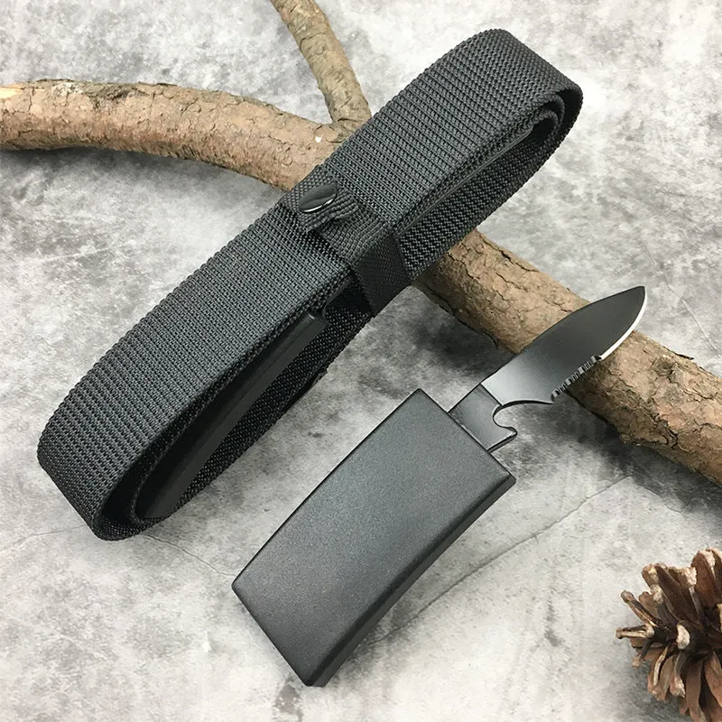 Multifunctional belt with knife