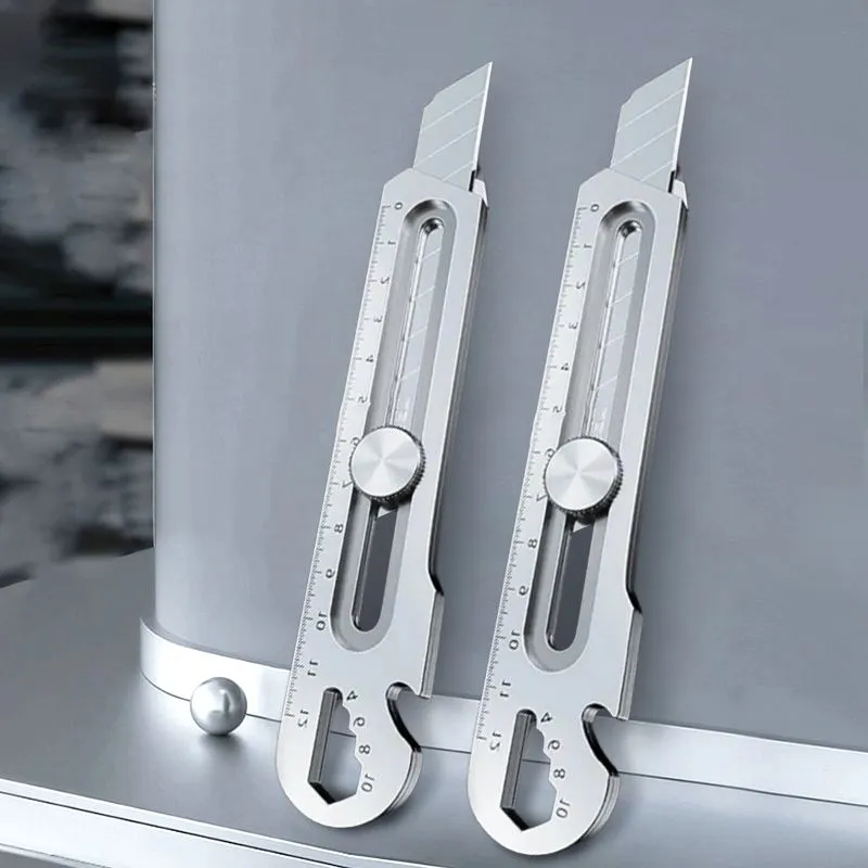 Multifunctional knife set