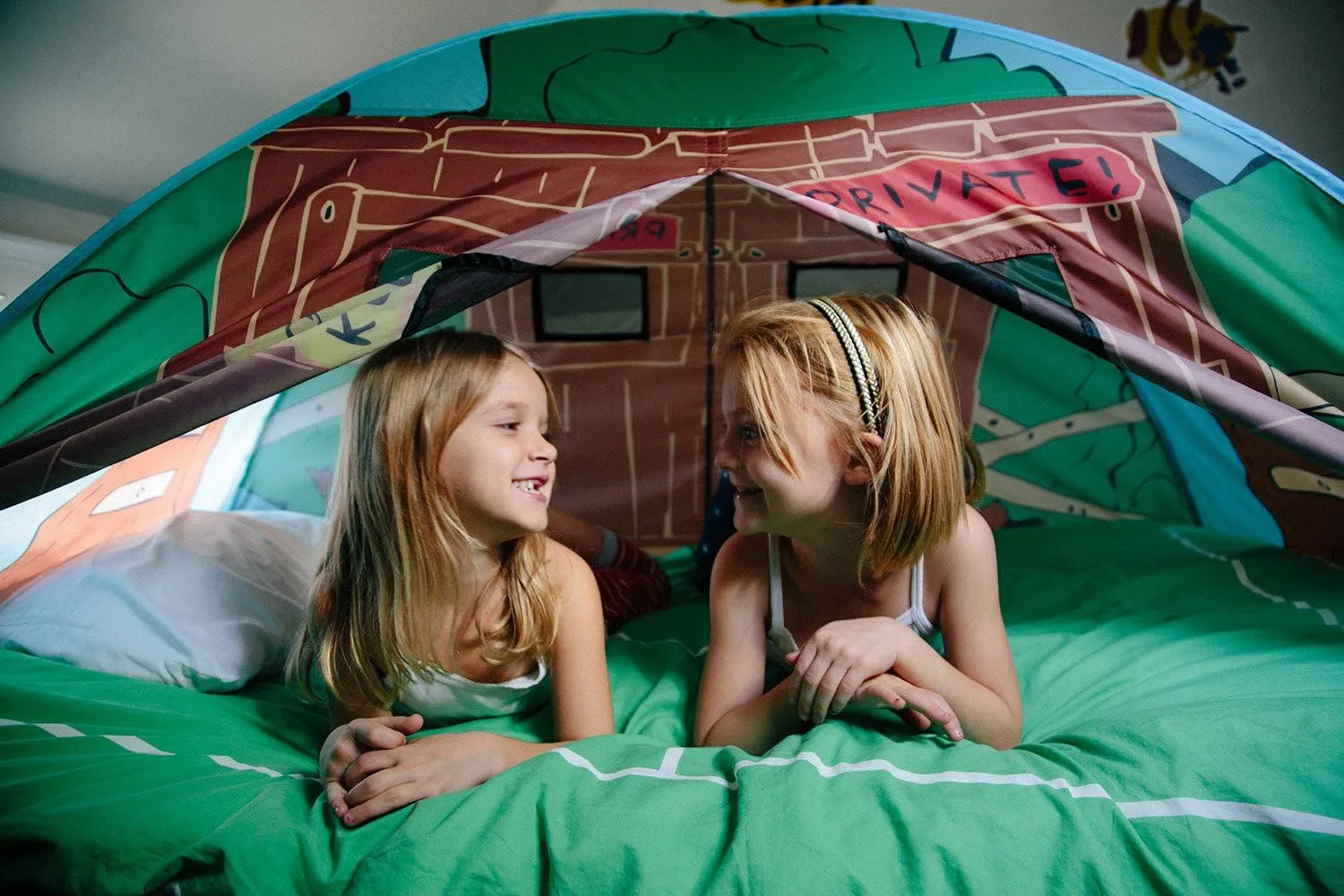 Pacific Play Tents 19791 Kids Tree House Bed Tent Playhouse - Fits Full Size Mattress , Green
